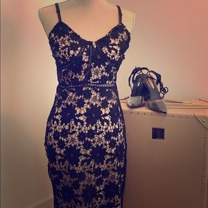 Lace bodycon dress